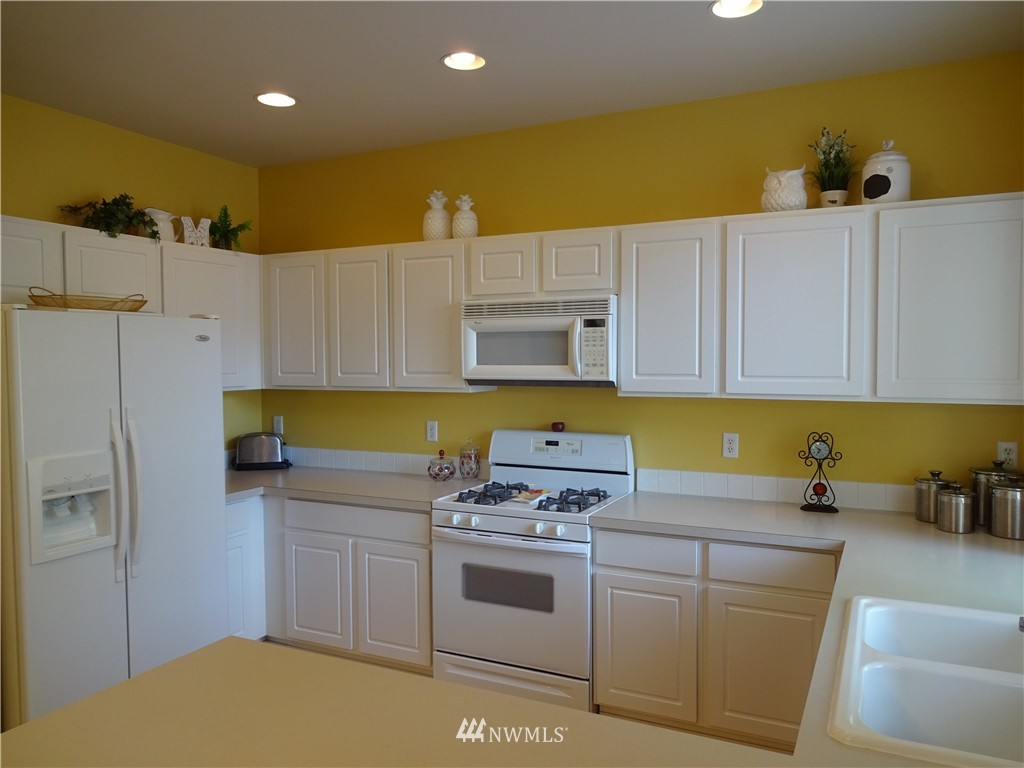 495 Field Place Northeast Renton, WA 98059 - Photo 3 of 25