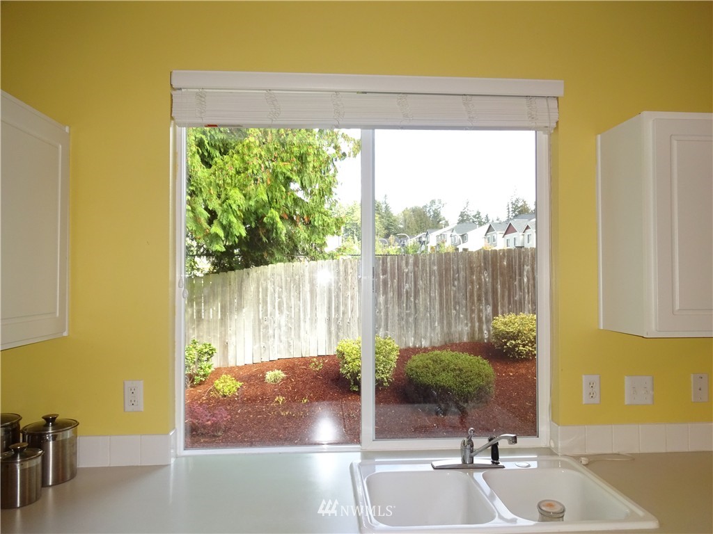 495 Field Place Northeast Renton, WA 98059 - Photo 4 of 25