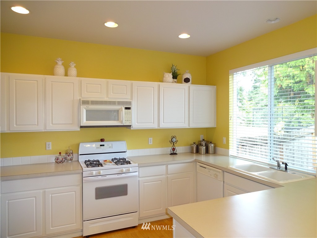 495 Field Place Northeast Renton, WA 98059 - Photo 5 of 25