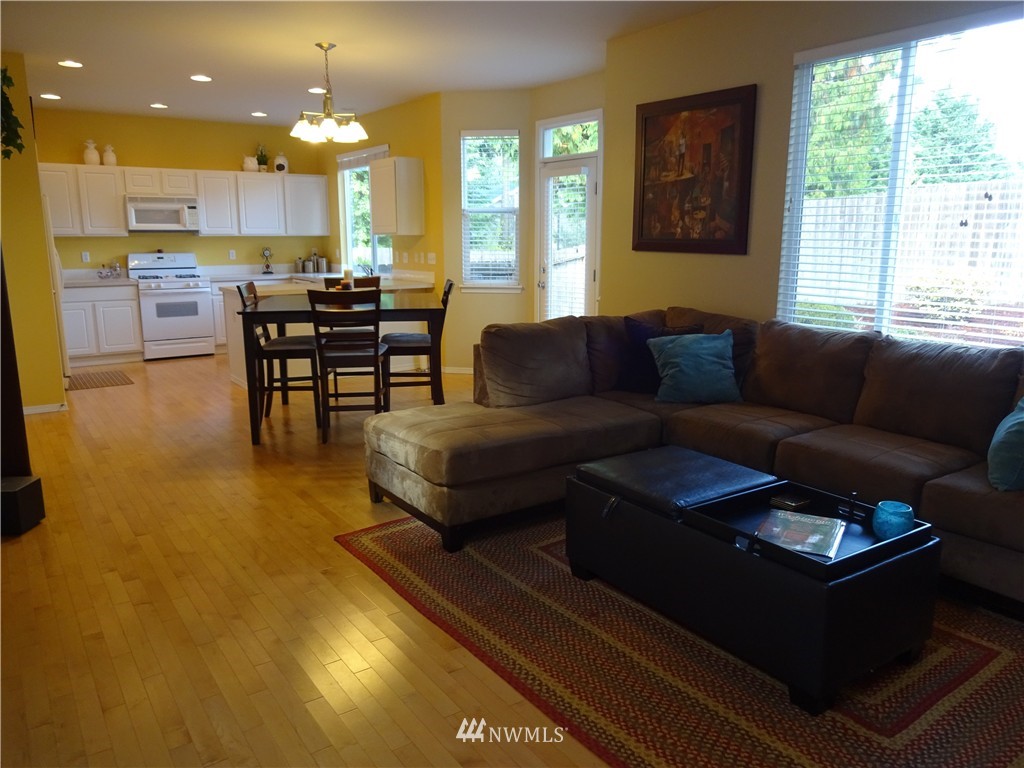 495 Field Place Northeast Renton, WA 98059 - Photo 7 of 25