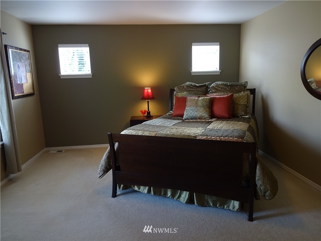 495 Field Place Northeast Renton, WA 98059 - Photo 10 of 25