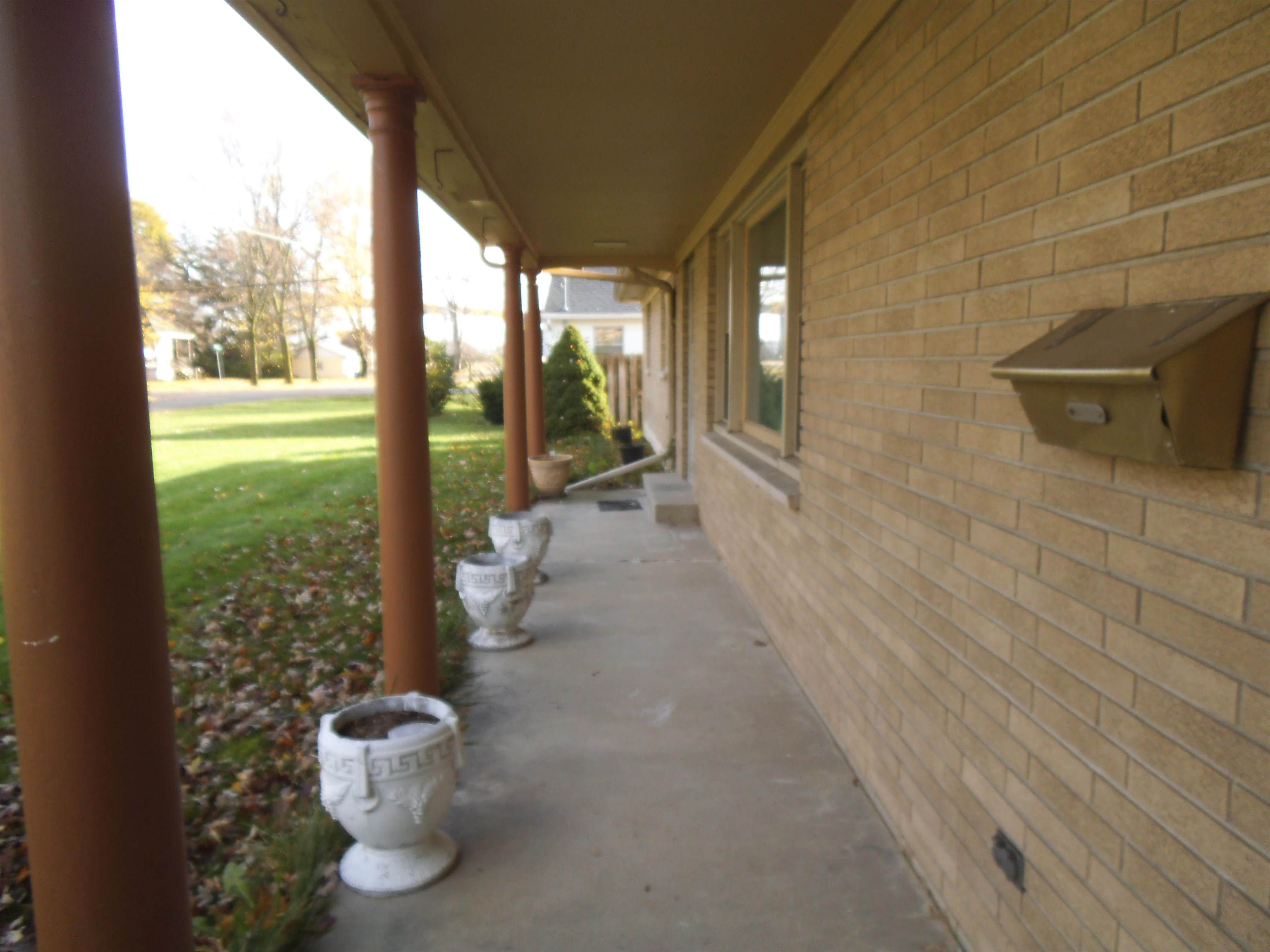 211 Shepard Street Zilwaukee, MI 48604 - Photo 3 of 28