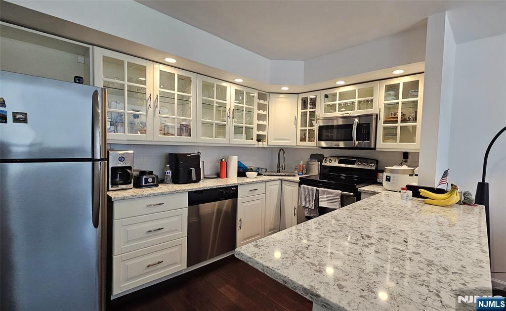 404 River Renaissance East Rutherford, NJ 07073 - Photo 2 of 10