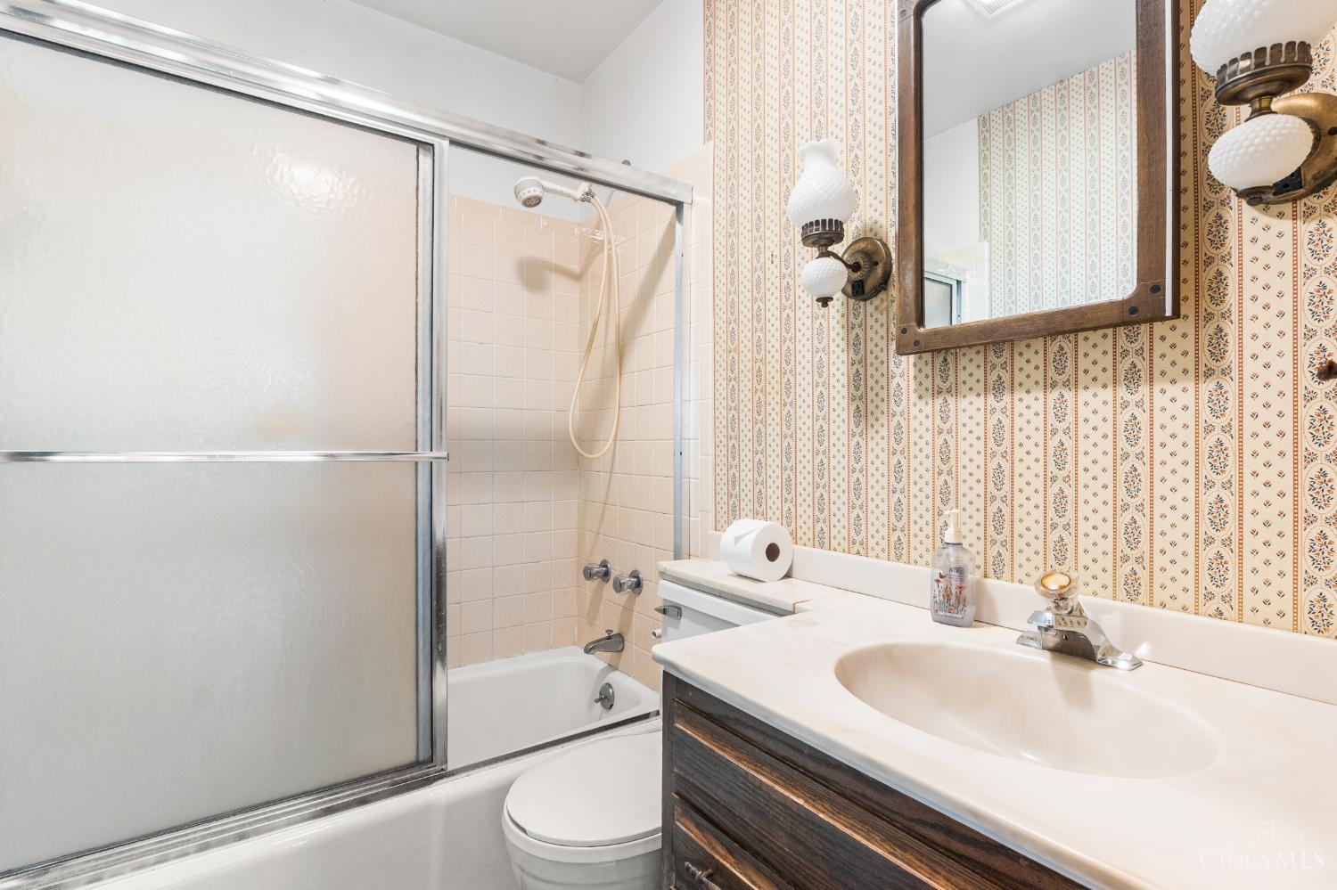 5856 Blue Rock Road Cincinnati, OH 45247 - Photo 14 of 51 Bathroom main level