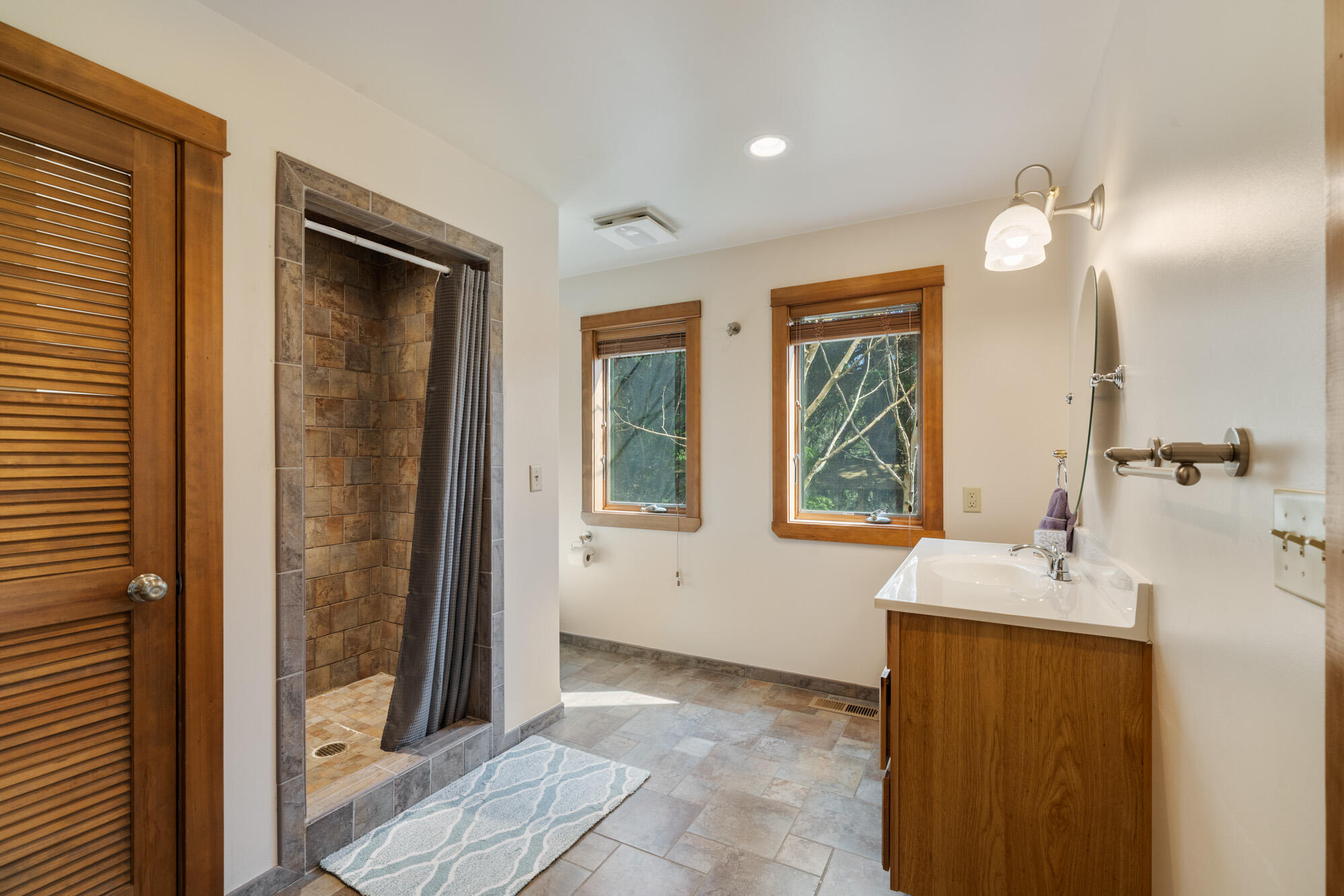 2705 Netarts Bay Road Tillamook, OR 97141 - Photo 24 of 61 Owner's Bathroom