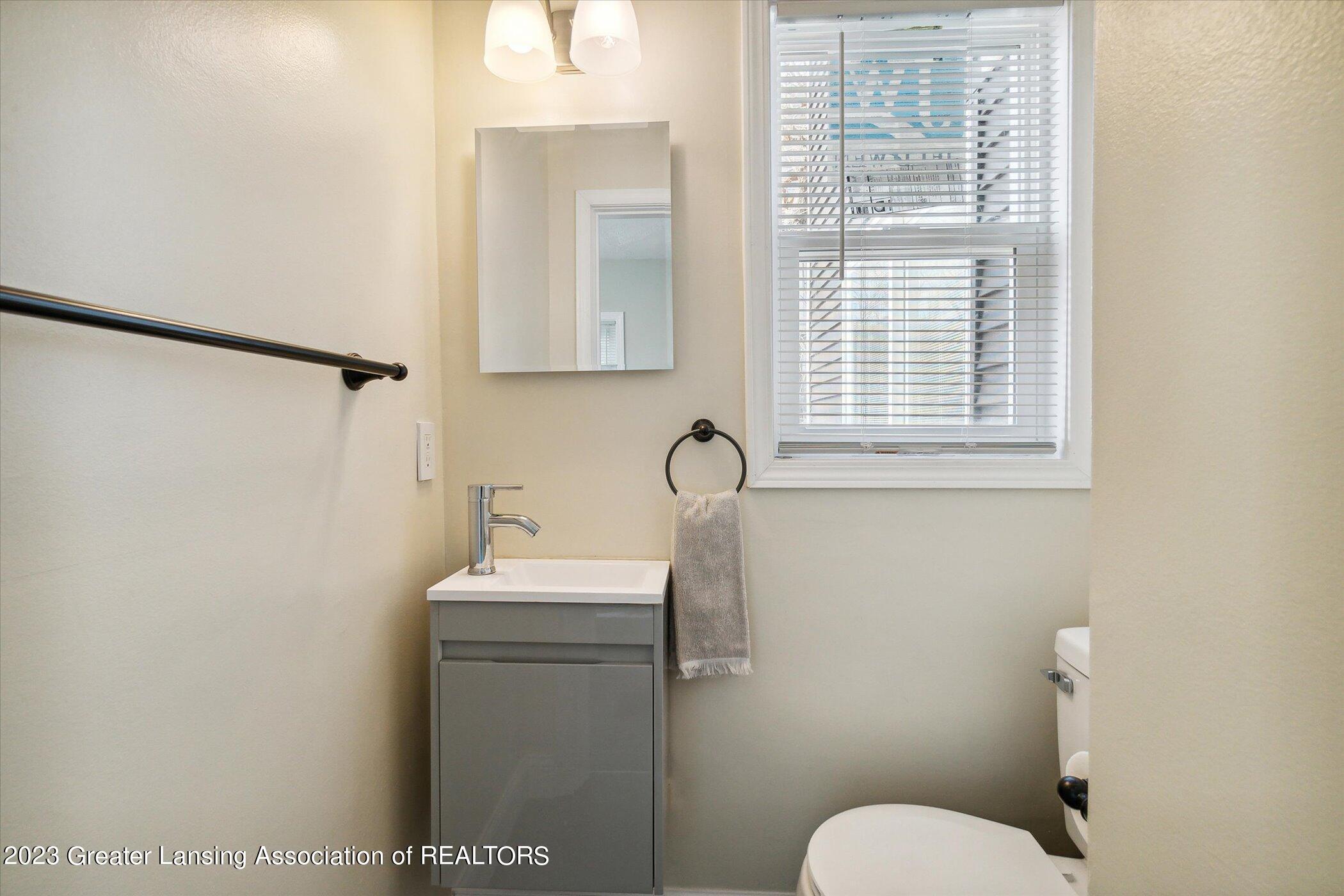 1509 Osborn Road Lansing, MI 48915 - Photo 15 of 33 17-1509-Osborn-Rd-Lansing-MI-48915-Windo