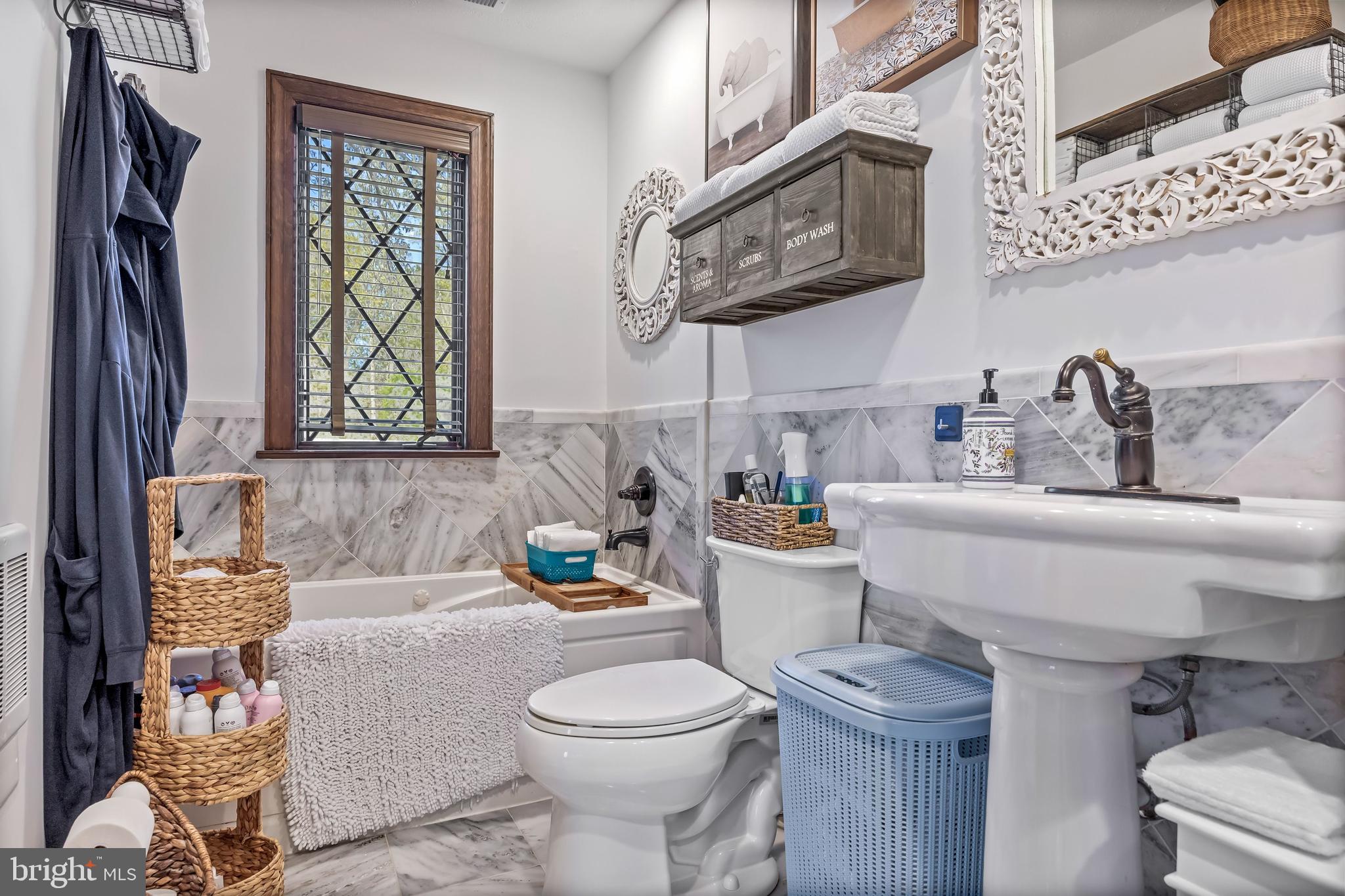 4 Meadowbrook Drive Shamong, NJ 08088 - Photo 26 of 56 Primary Bath Soaking Tub