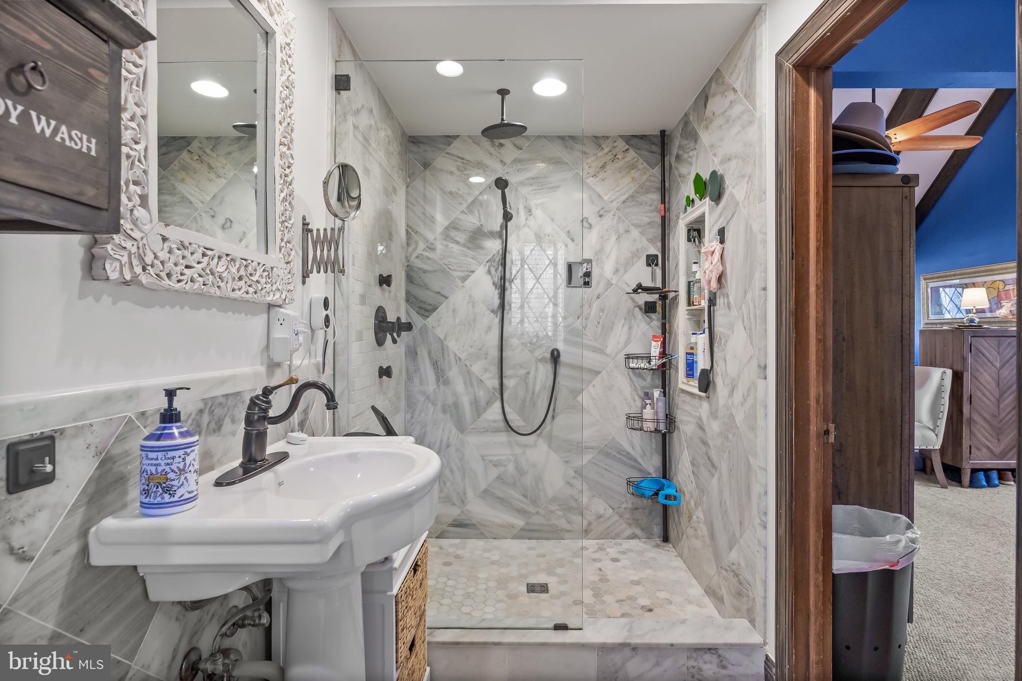 4 Meadowbrook Drive Shamong, NJ 08088 - Photo 27 of 56 Primary Bath Shower