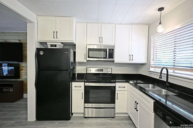 $1,750 | 553 Scenic Drive, Unit 1, Canyon Lake, TX 78133