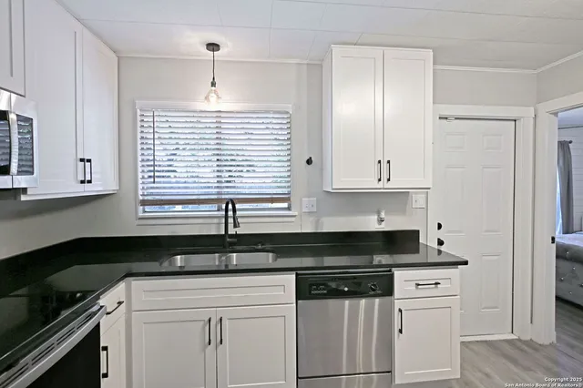 $1,750 | 553 Scenic Drive, Unit 1, Canyon Lake, TX 78133