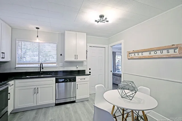 $1,750 | 553 Scenic Drive, Unit 1, Canyon Lake, TX 78133