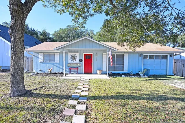 $1,750 | 553 Scenic Drive, Unit 1, Canyon Lake, TX 78133