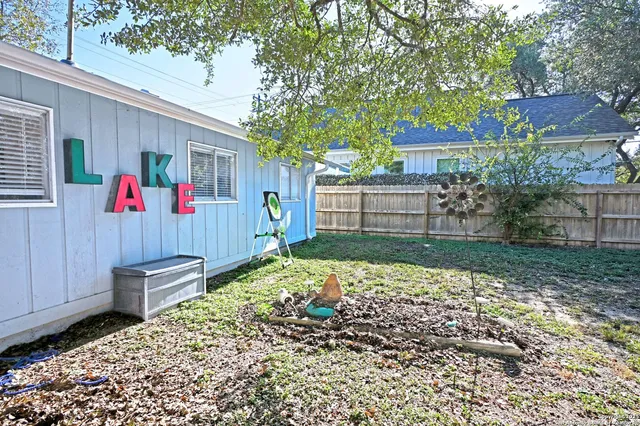 $1,750 | 553 Scenic Drive, Unit 1, Canyon Lake, TX 78133