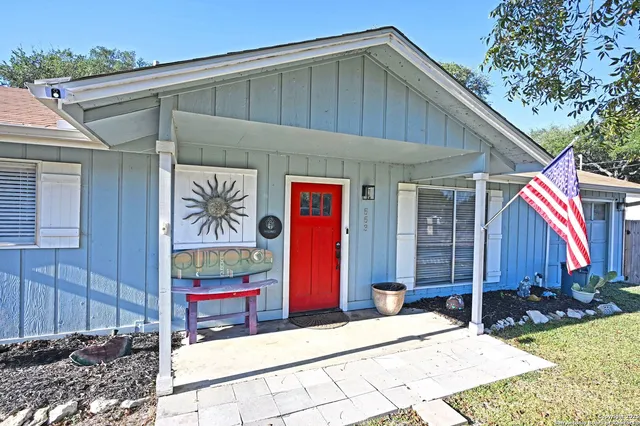 $1,750 | 553 Scenic Drive, Unit 1, Canyon Lake, TX 78133