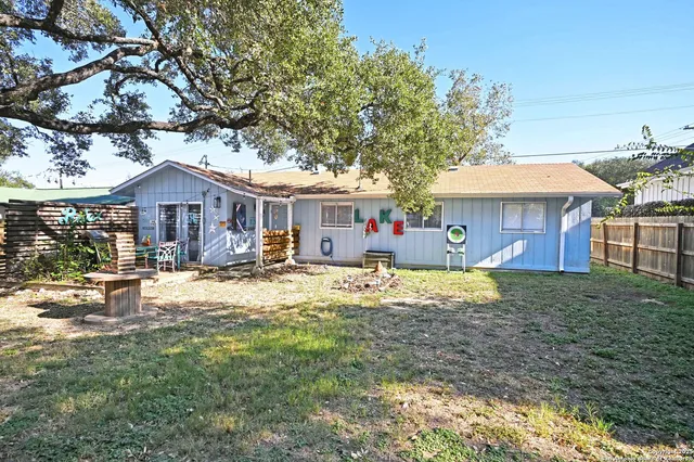 $1,750 | 553 Scenic Drive, Unit 1, Canyon Lake, TX 78133