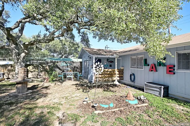 $1,750 | 553 Scenic Drive, Unit 1, Canyon Lake, TX 78133