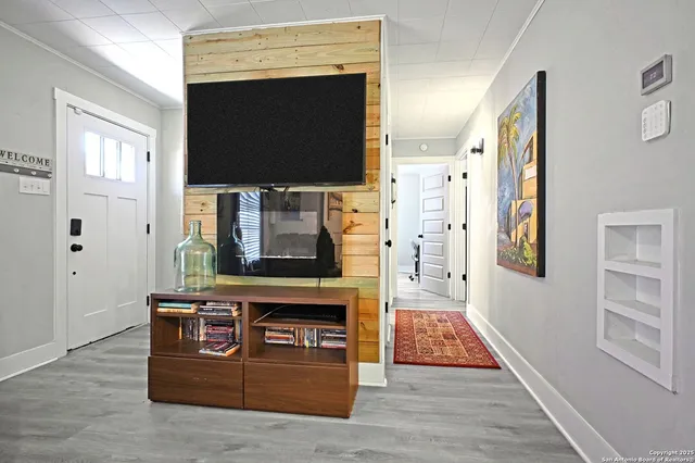 $1,750 | 553 Scenic Drive, Unit 1, Canyon Lake, TX 78133