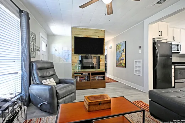 $1,750 | 553 Scenic Drive, Unit 1, Canyon Lake, TX 78133