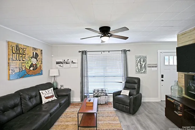 $1,750 | 553 Scenic Drive, Unit 1, Canyon Lake, TX 78133