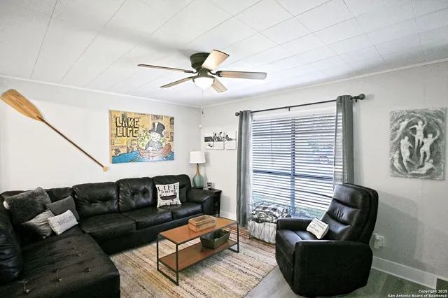 $1,750 | 553 Scenic Drive, Unit 1, Canyon Lake, TX 78133