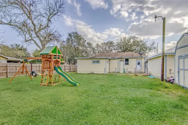 $2,100 | 11844 13th Street, Santa Fe, TX 77510