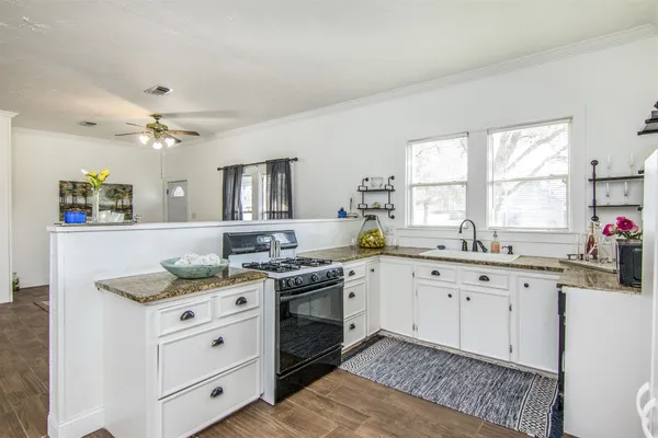 $2,100 | 11844 13th Street, Santa Fe, TX 77510