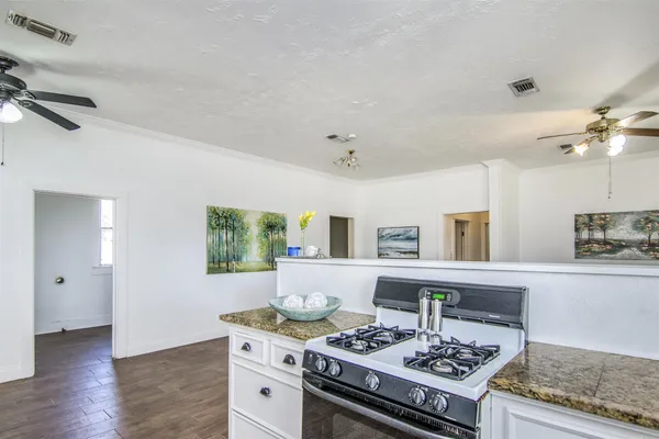 $2,100 | 11844 13th Street, Santa Fe, TX 77510
