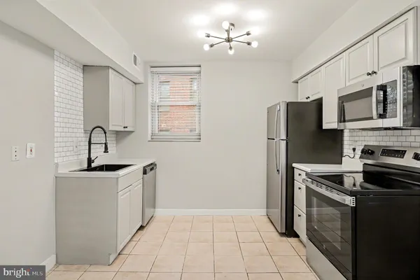 $1,800 | 66 New York Avenue Northwest, Unit 206, Washington, DC 20001