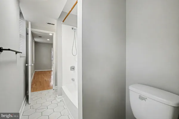 $1,800 | 66 New York Avenue Northwest, Unit 206, Washington, DC 20001