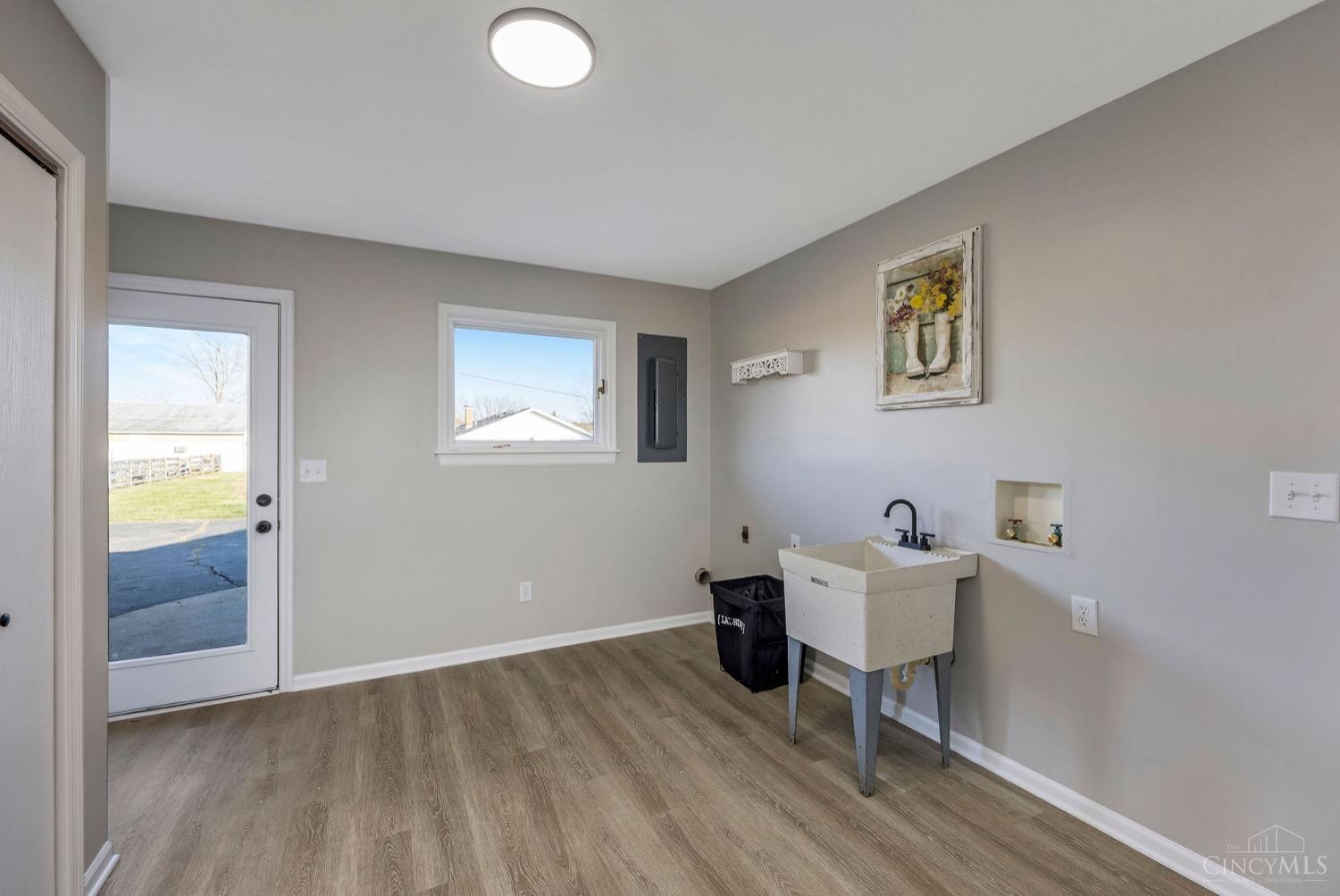 2772 Minton Road Hamilton, OH 45013 - Photo 19 of 50 Laundry/Mudd/Tack Room area with an additional shower. Also walks out to the back patio which leads to barn.