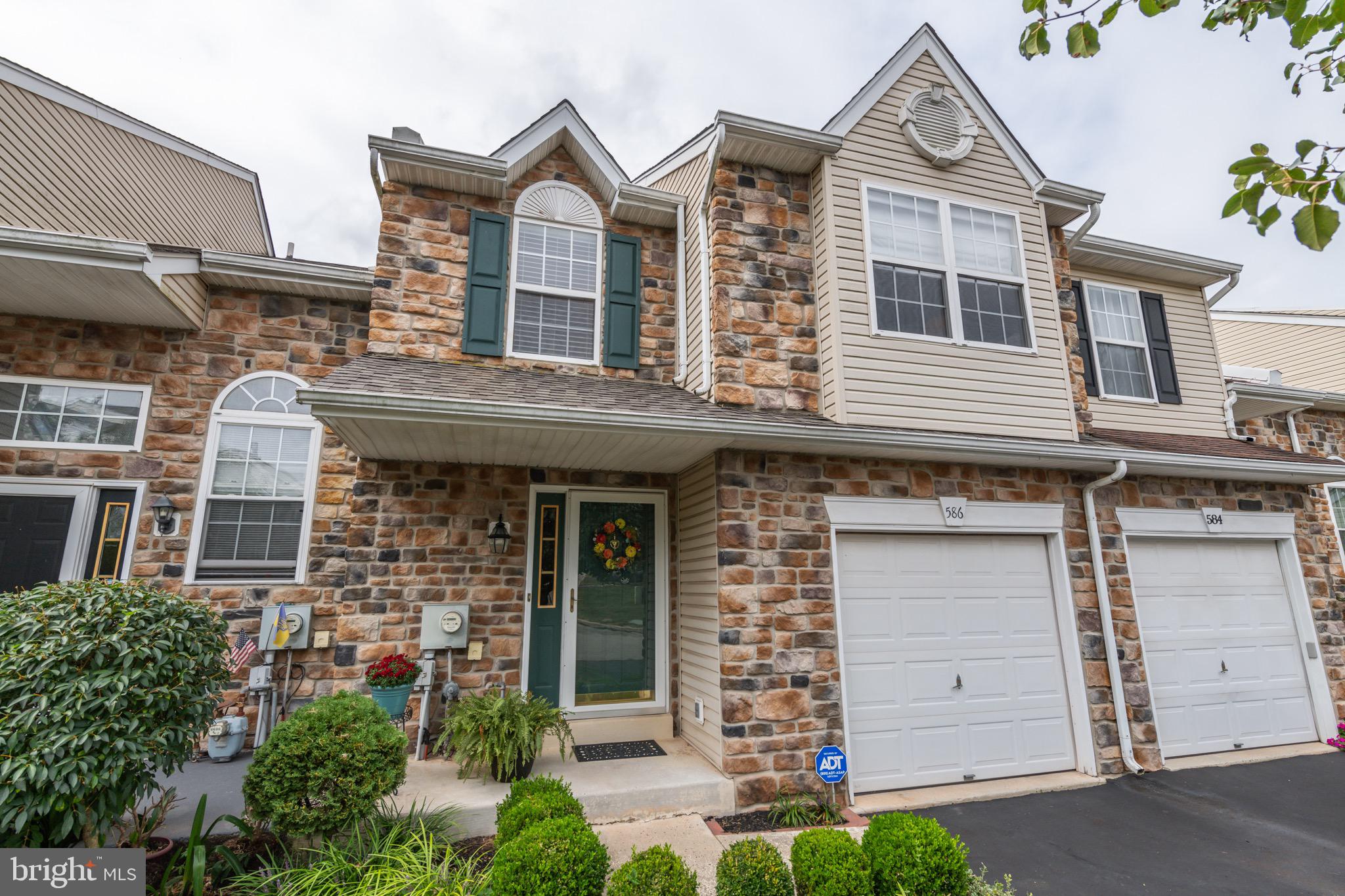 586 Harrington Court Harleysville, PA 19438 - Photo 1 of 38 Front of house