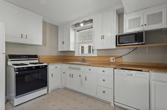 $3,250 | 4918 North Berkeley Boulevard, Whitefish Bay, WI 53217