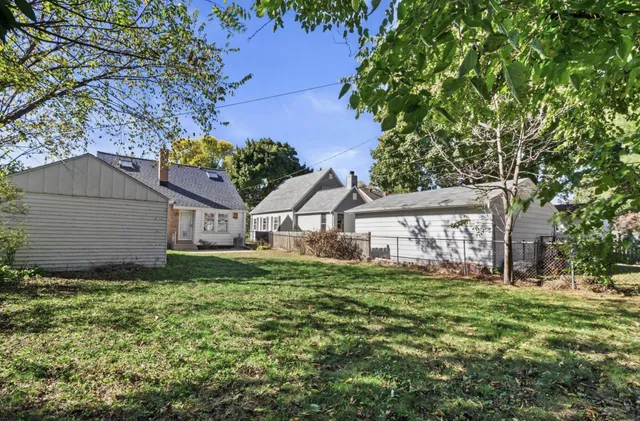 $3,250 | 4918 North Berkeley Boulevard, Whitefish Bay, WI 53217