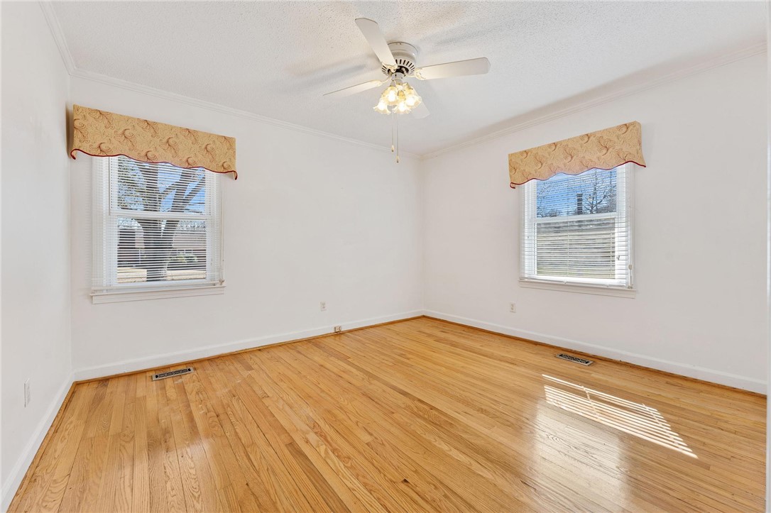 209 Meadowbrook Drive Liberty, SC 29657 - Photo 12 of 35