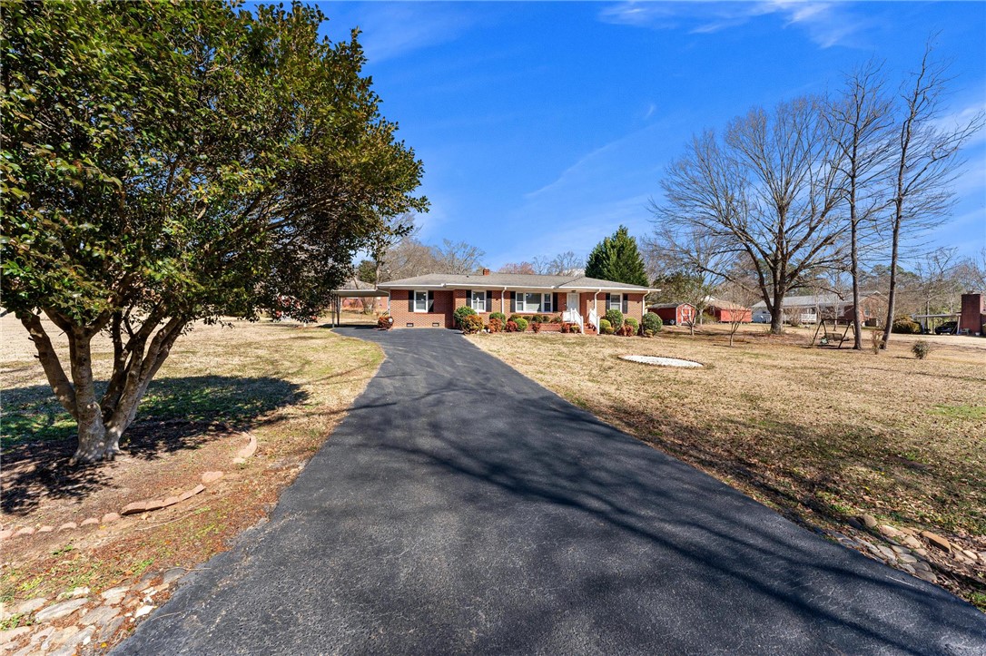 209 Meadowbrook Drive Liberty, SC 29657 - Photo 3 of 35