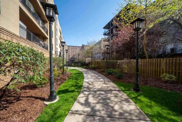 $3,150 | 650 2nd Street, Unit 2K, Hoboken, NJ 07030