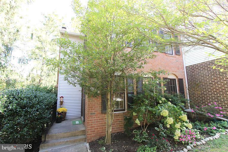 11716 Putting Green Court Reston, VA 20191 - Photo 1 of 32 Front entrance