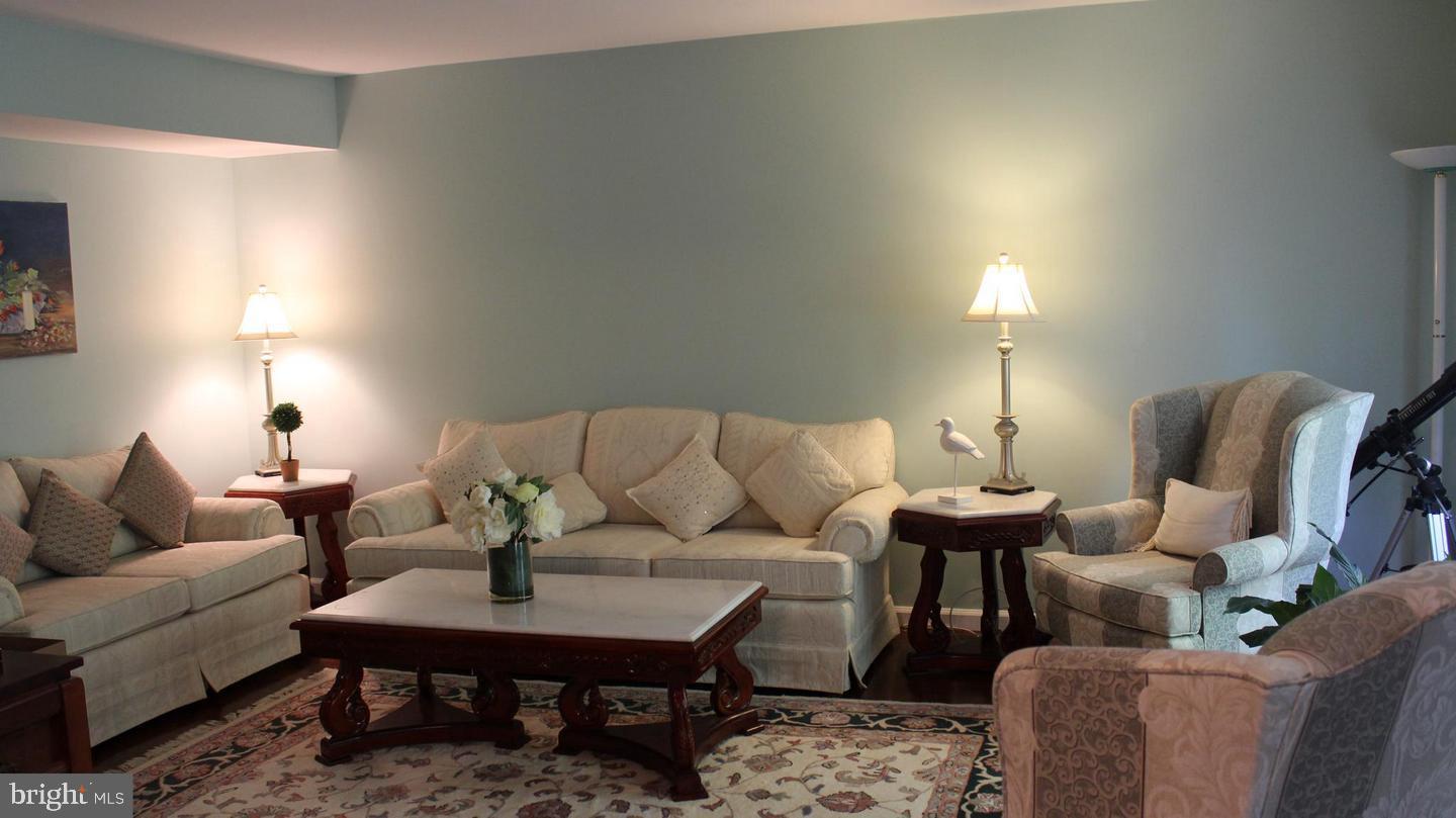 11716 Putting Green Court Reston, VA 20191 - Photo 4 of 32 Living room