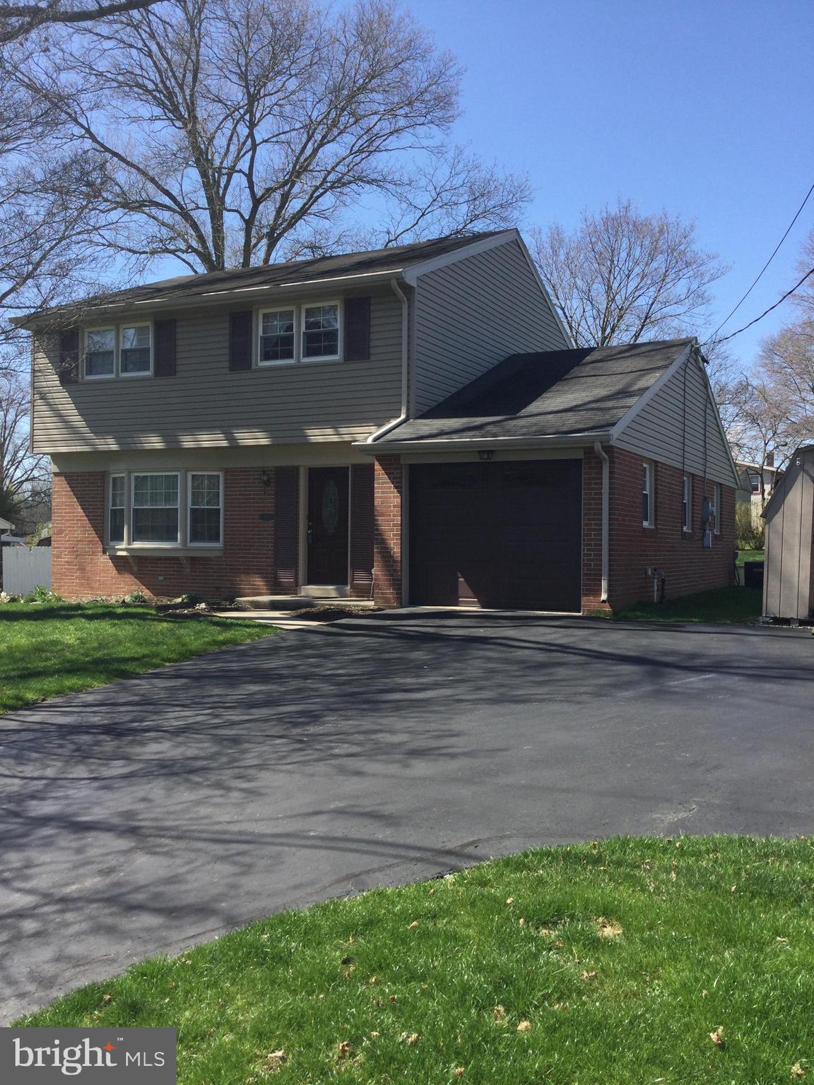 530 Lexington Road Lancaster, PA 17603 - Photo 1 of 28 Gallery Image 1
