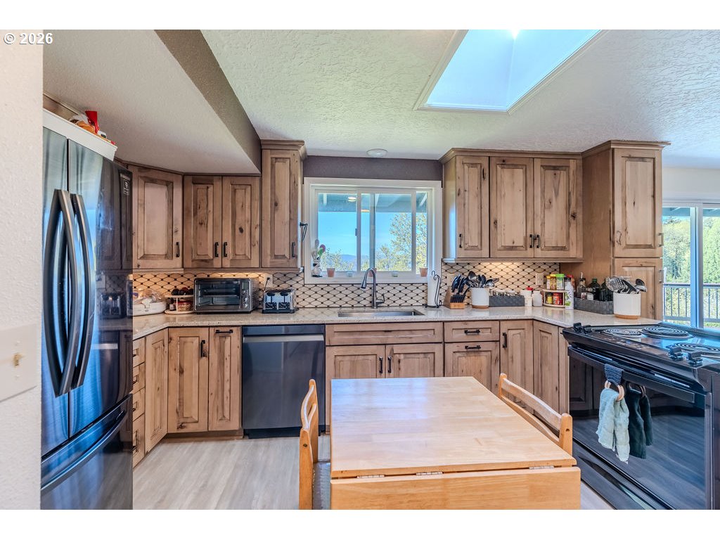 32728 Northeast Chamberlain Road Corbett, OR 97019 - Photo 13 of 48 Kitchen
