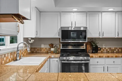 $500,000 | 5105 Harbourview Drive, Boise, ID 83703