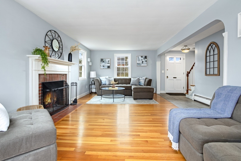 78 Boston Rock Road Melrose, MA 02176 - Photo 4 of 38 Gallery Image 4
