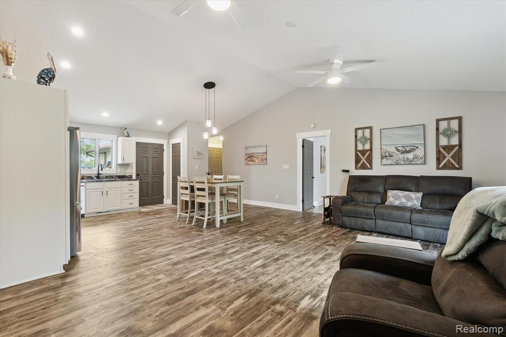 3328 South Vassar Road Burton, MI 48519 - Photo 10 of 52
