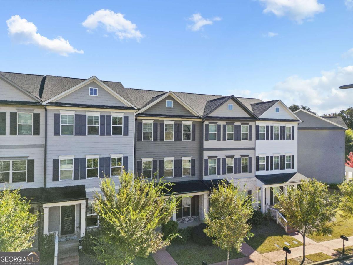 3619 Hawthorne Terrace Atlanta, GA 30337 - Photo 2 of 46