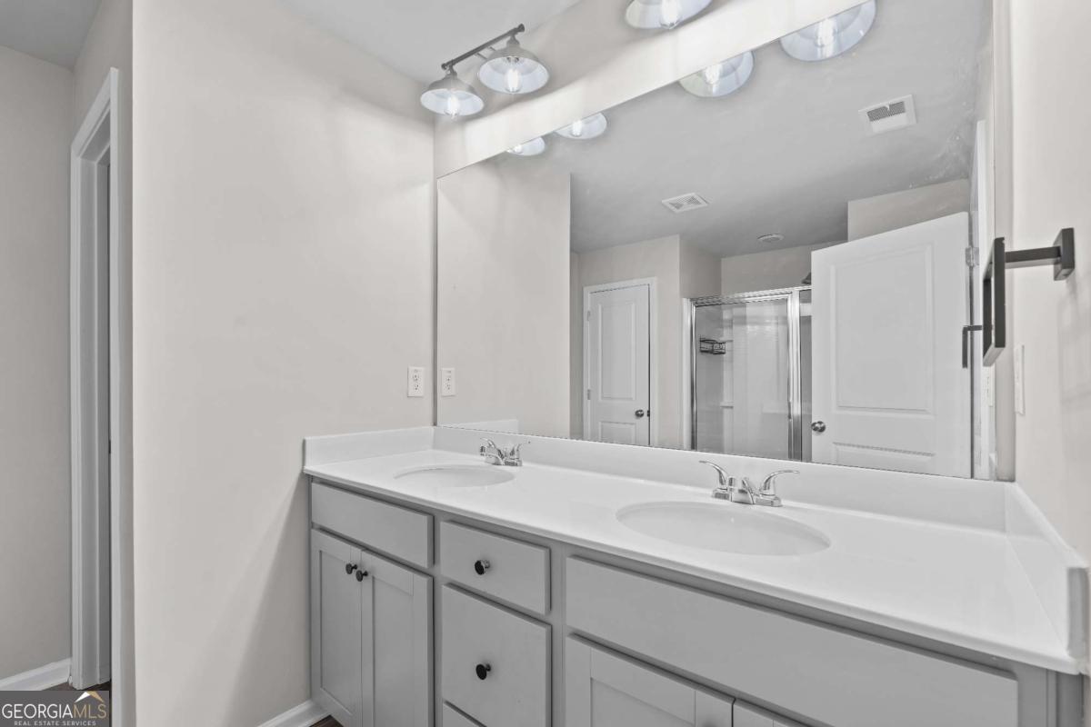 3619 Hawthorne Terrace Atlanta, GA 30337 - Photo 29 of 46