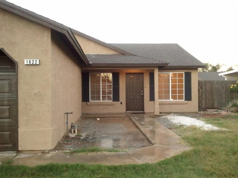 1622 East Springfield Avenue Reedley, CA 93654 - Photo 3 of 22 Gallery Image 3