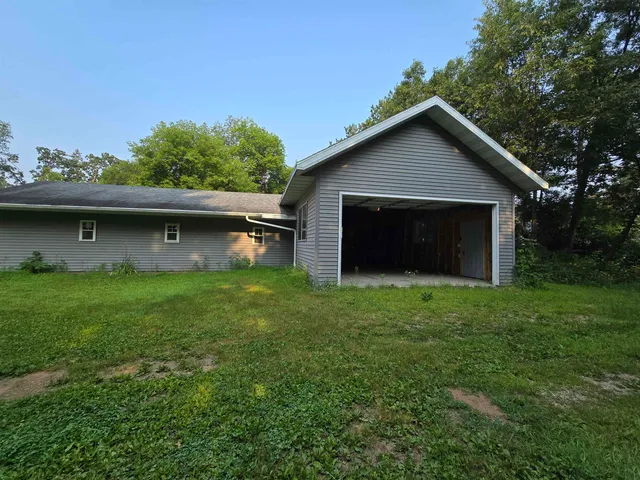 $360,000 | N3379 County Rd V, Hancock, WI 54943