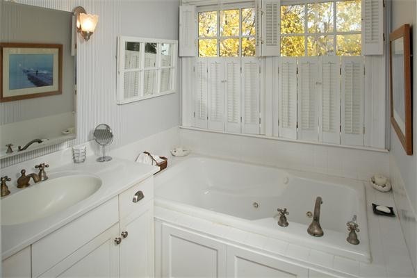 38 Standish Road Duxbury, MA 02332 - Photo 14 of 21 a bathroom with a tub sink and mirror