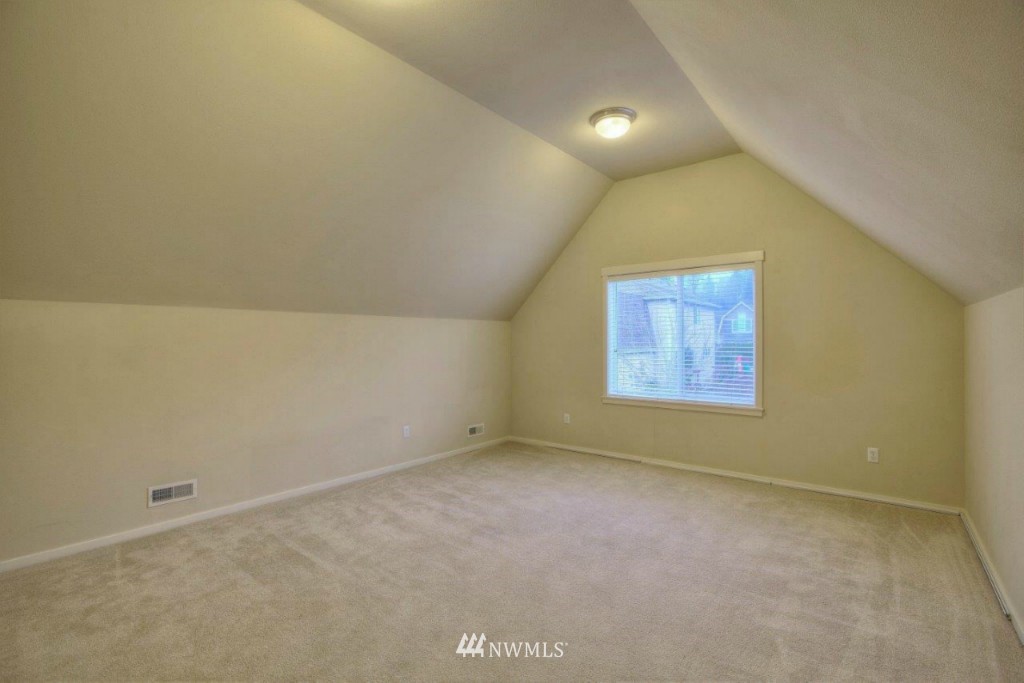 16639 Southeast 171st Place Renton, WA 98058 - Photo 14 of 19 Gallery Image 14