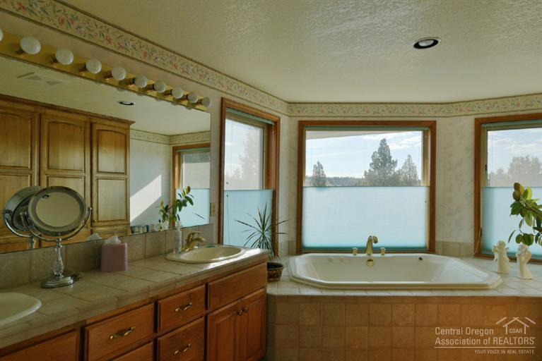 60445 Sun Ridge Bend, OR 97702 - Photo 19 of 25 Additional Photo